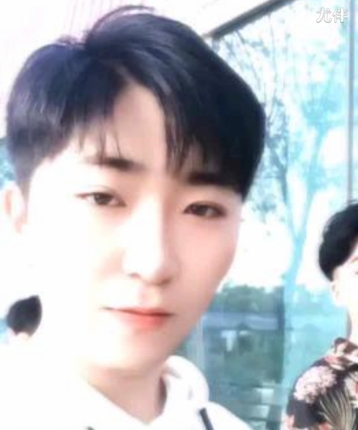 月光之下的头像