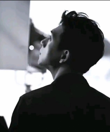 负债一个亿的头像