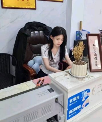 一只小白白的头像