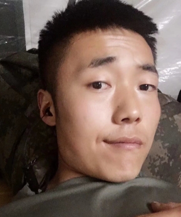 拍了拍大白鹅的头像