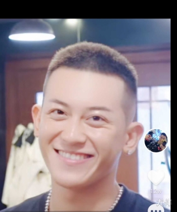 雪山雄鹰的头像