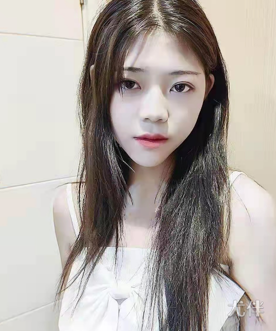 石家庄伴游小女孩照片