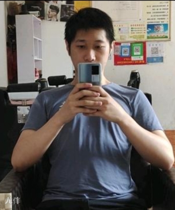 假装不爱的头像