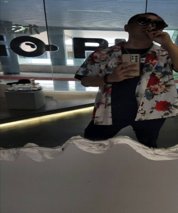 劳伦斯的头像
