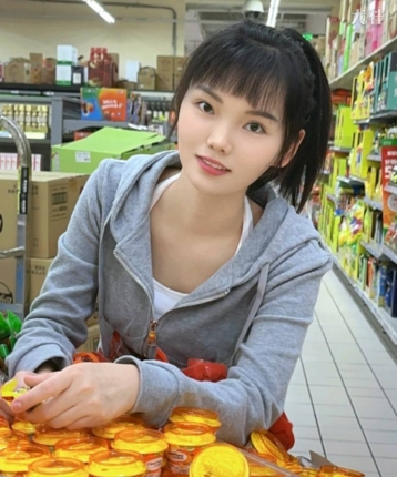 九月的猫的头像