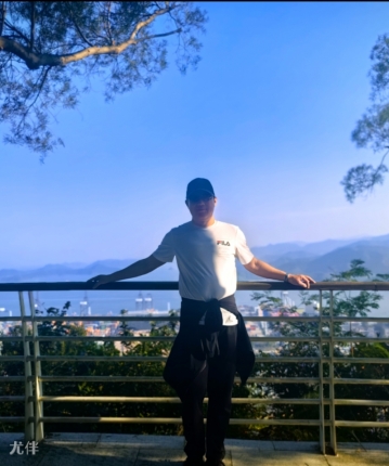 静心看世界的头像