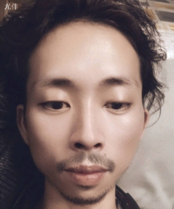 疯子摆摊卖惨的头像