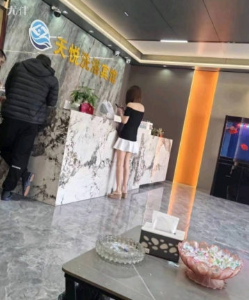 远离喧嚣的头像