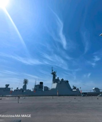 仰望天空的头像