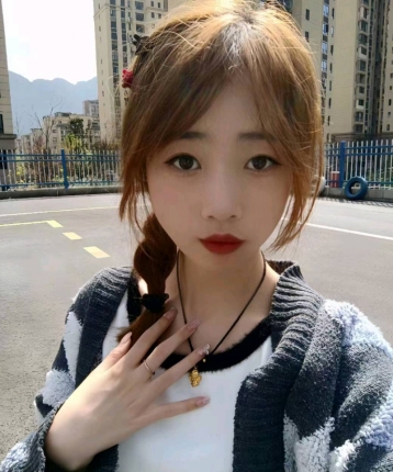最爱丸子头的头像
