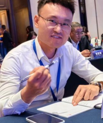 习惯了一个人的头像