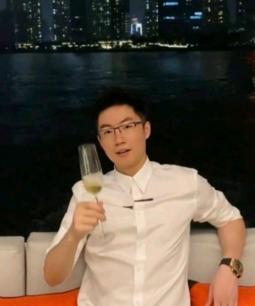 贝加尔湖畔的风的头像