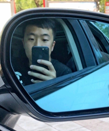 骑着顽皮猪的少年的头像