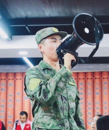 红鲤鱼费用我咯莫的头像