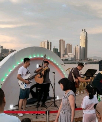 瓦达西瓦未满十八的头像