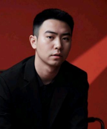 还是那个黑皮的头像