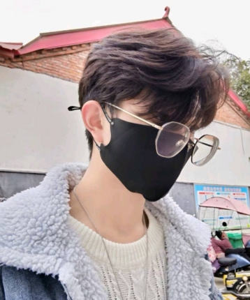 色皮男大的头像