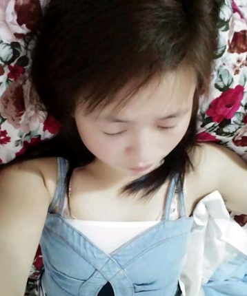 向天空比个耶的头像