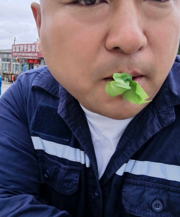 开奔驰偷葱的头像