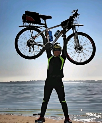 深蓝与月光度的头像