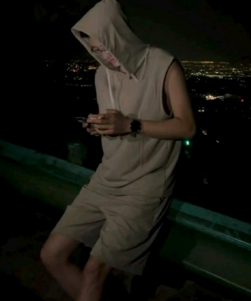 唔系月月的头像