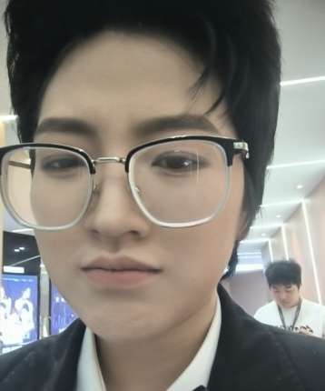 Y九三的头像