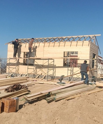 青城的雨水的头像