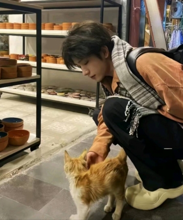 他眼里还有深渊的头像