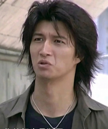 一只黑狗的头像