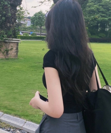 在海边聆听的头像