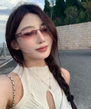 佐伊伊伊的头像