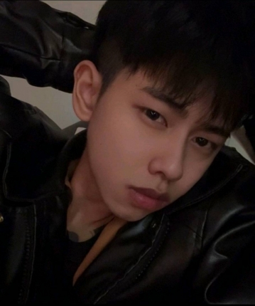 小飞机飞飞飞的头像