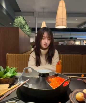 有一点点饱的头像