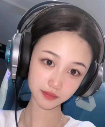 爱柒月的头像