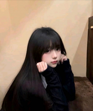假装很天真的头像
