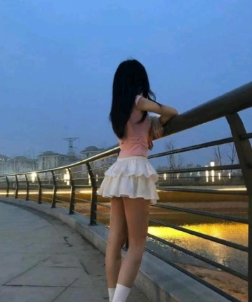 漂浮在水面的头像