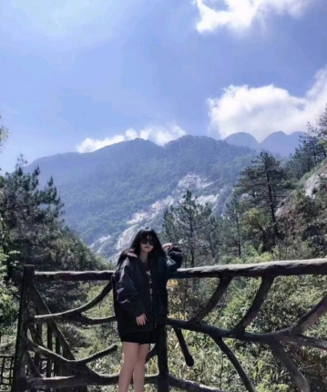 爱吃可爱多的头像