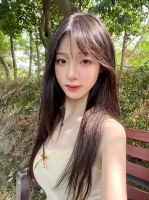 白衣配何人的照片