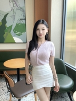 白衣配何人的照片