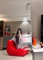 白衣配何人的照片
