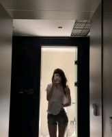 桃花树下的照片