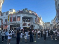 深蓝与月光度的照片