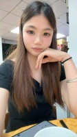 半杯奶茶的照片