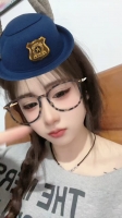 街椿树下猫.的照片
