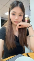 半杯奶茶的照片
