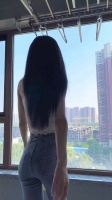 姑娘微笑有酒窝的照片