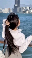 姑娘微笑有酒窝的照片