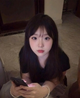 捏馄饨的照片