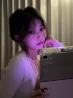 Ai吃奶酪的照片