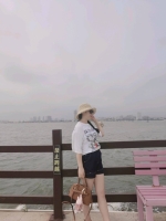 调皮的淑女的照片